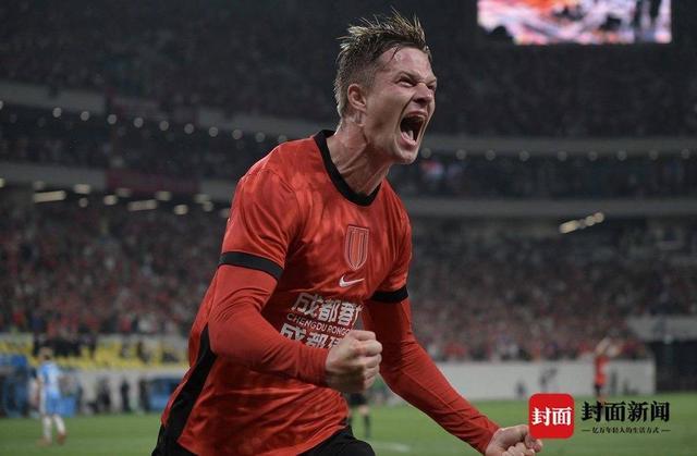 开云体育APP下载-八连胜！成都蓉城主场3-0轻取河南