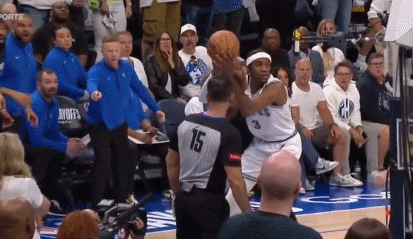 kaiyun-两处细节决定比赛！教练斗法基德让芬奇甘拜下风