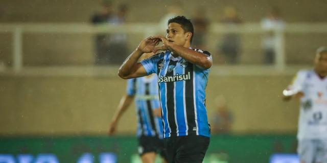 开云体育官网-回归中超？艾克森巴乙点射破门 赛后称将告别球队